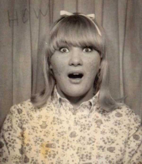 Vintage Selfies Taken in Photo Booth (42 photos)
