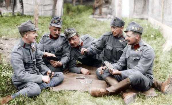 44 Color Photographs of First World War Soldiers