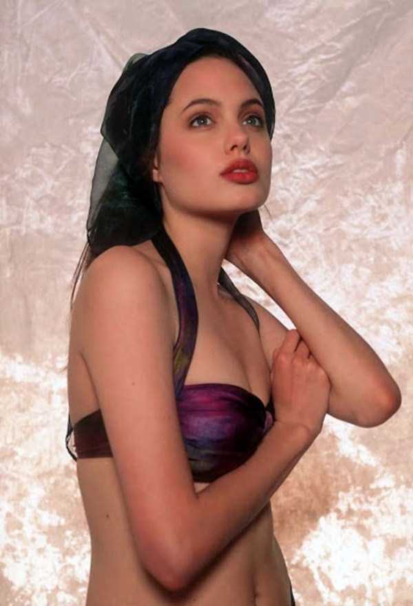 Photos of Angelina Jolie When She Was Young and Beautiful (33 photos)