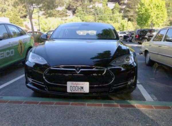 The 32 Most Creative Tesla License Plates (32 photos)