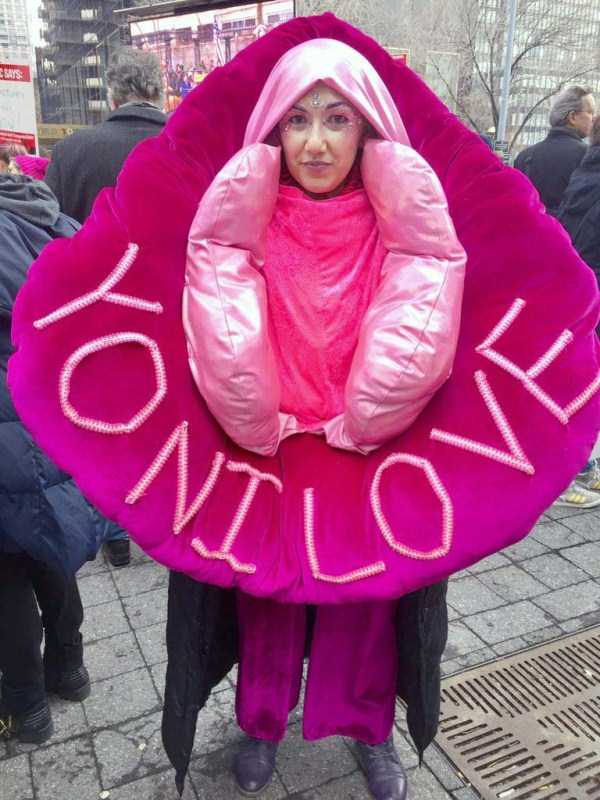 30 Funny and Creative Signs Spotted at the Womens March (30 photos)