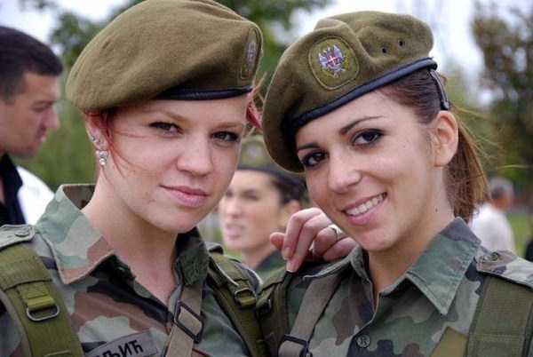Serbian Girls in Uniforms (28 photos)