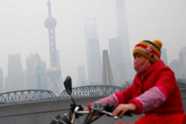 Living Under Heavy Smog in China (20 photos)