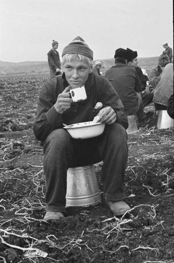 black white photos soviet union 9