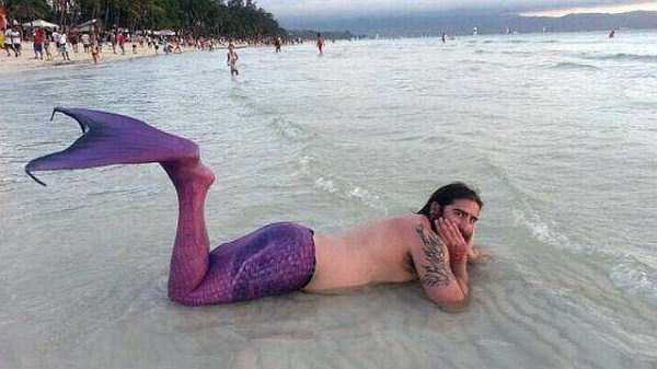 funny mermaids pics 10