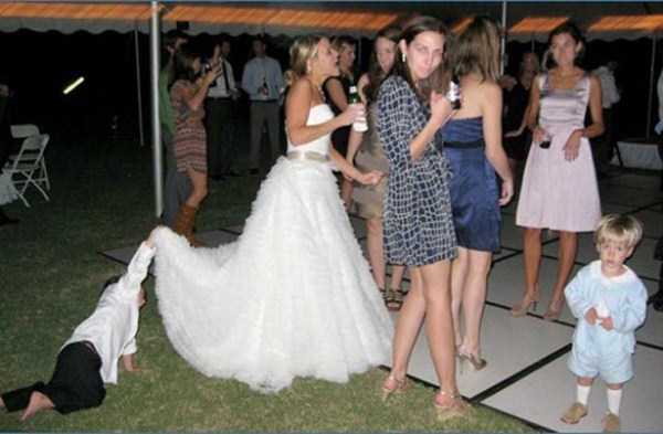 Awkward Yet Funny Wedding Moments (30 photos)