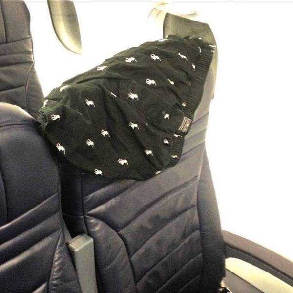 People Who Make Flying Even More Unpleasant (25 photos)