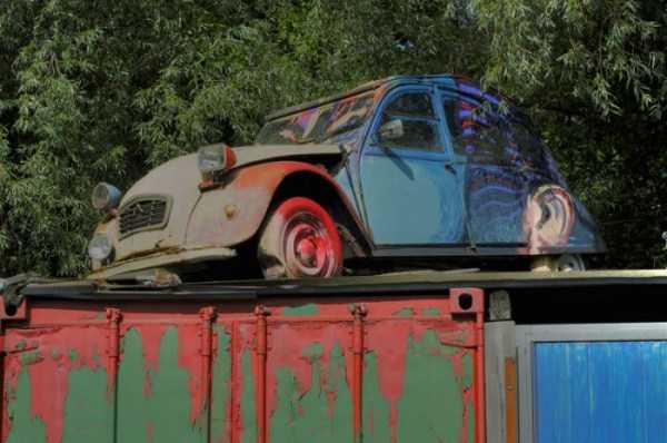 Cars Spotted in the Most Unusual Places (34 photos)