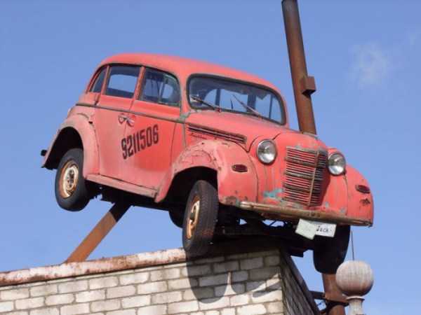 Cars Spotted in the Most Unusual Places (34 photos)