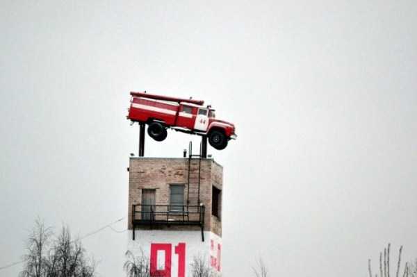 Cars Spotted in the Most Unusual Places (34 photos)