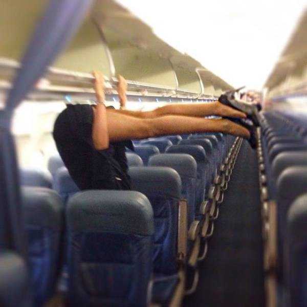 Hot Stewardesses Revealing a Bit Too Much (46 photos)