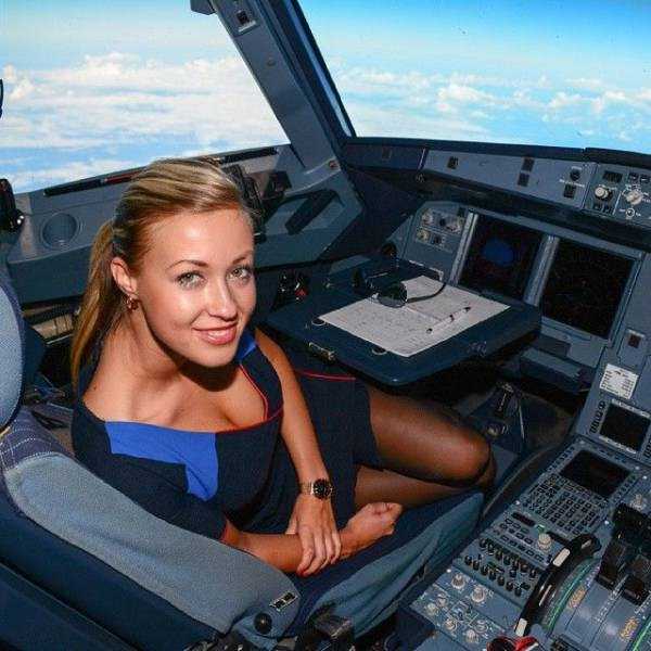 Hot Stewardesses Revealing a Bit Too Much (46 photos)
