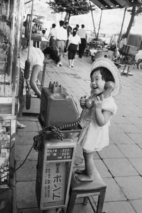 20 Black And White Photos That Capture Children At Play