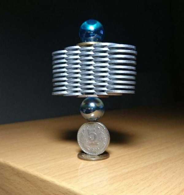 21 Gravity Defying Coin Sculptures (21 photos)