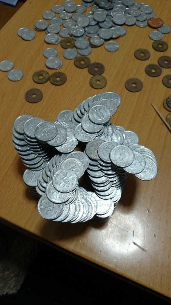 21 Gravity Defying Coin Sculptures (21 photos)