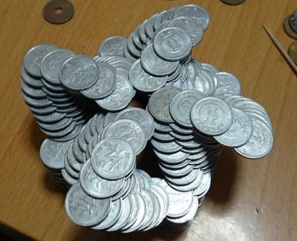 21 Gravity Defying Coin Sculptures (21 photos)