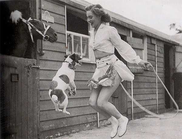 35 Perfectly Timed Vintage Photos