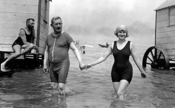 Mens Swimsuits Of The Early 20th Century (13 photos)