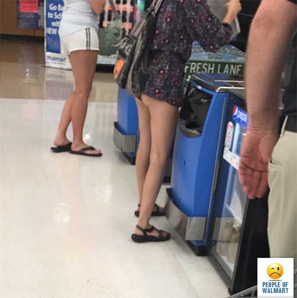 weird walmart customers 11 Typical Walmart Shoppers (32 photos)