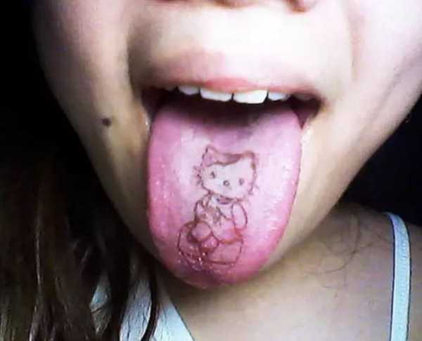 30 WTF Tongue Tattoos (30 photos)
