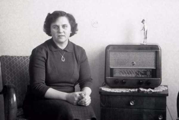 37 Vintage Photos From The Golden Age Of Radio (37 photos)