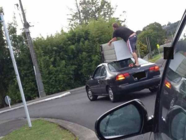 53 Pictures Of Men Doing Insane And Stupid Things (53 photos)