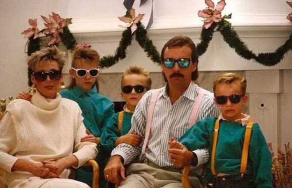 30 Cringe Worthy Christmas Family Portraits (30 photos)