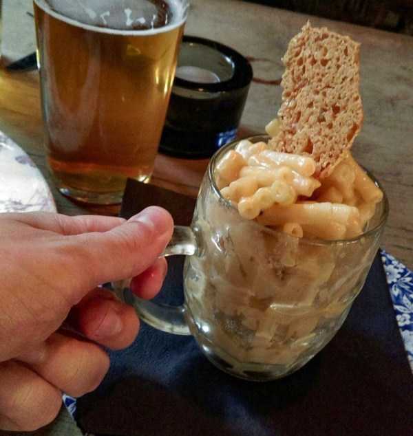 Plates Are Overrated These Days (37 photos)