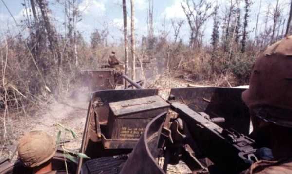 42 Color Photos From The Vietnam War (42 photos)