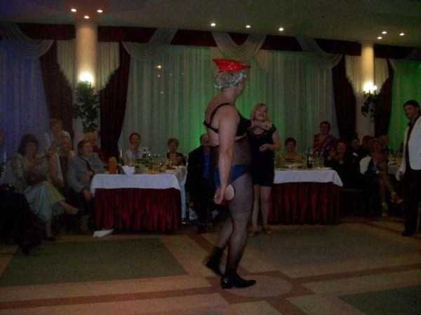 wtf russian wedding pics 13 25 Trashy Russian Wedding Photos