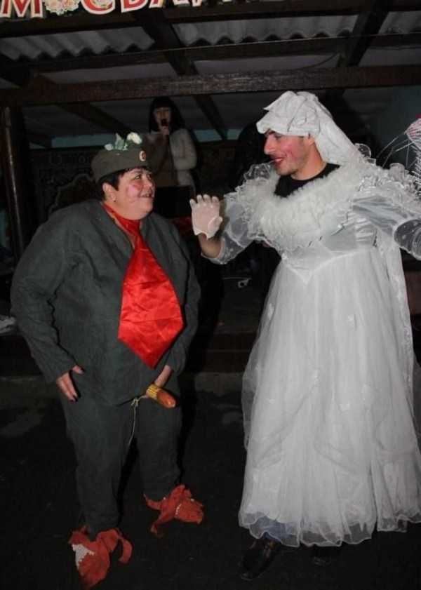 wtf russian wedding pics 14 25 Trashy Russian Wedding Photos