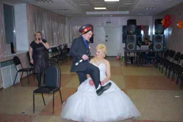 wtf russian wedding pics 24 25 Trashy Russian Wedding Photos