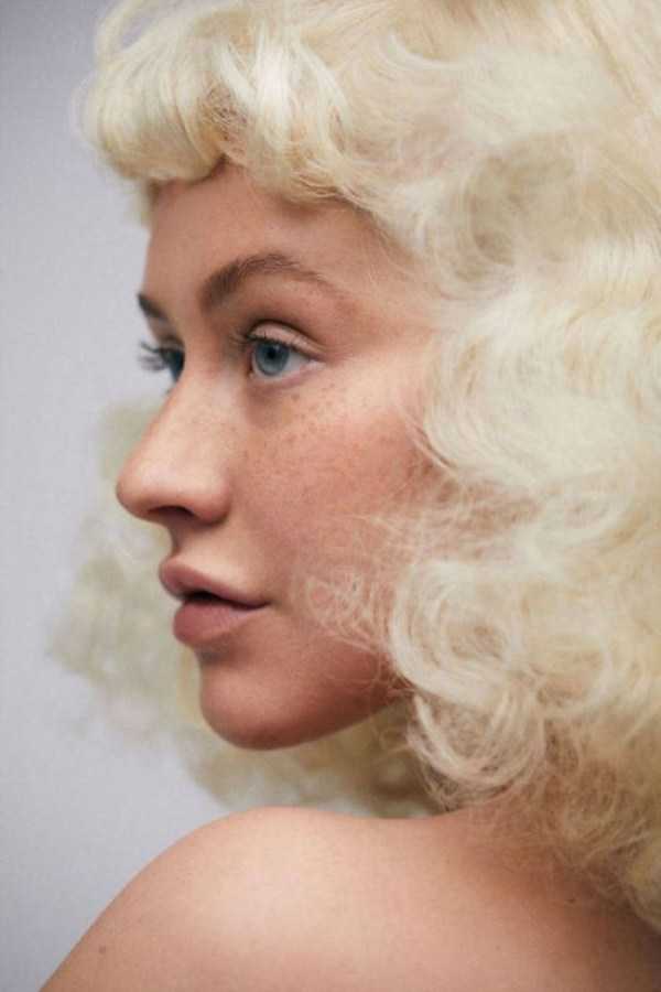 Christina Aguilera Without Heavy Makeup (6 photos)