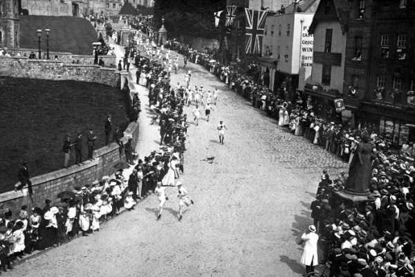 22 Rare Pictures Of The Olympians From The Past (22 photos)