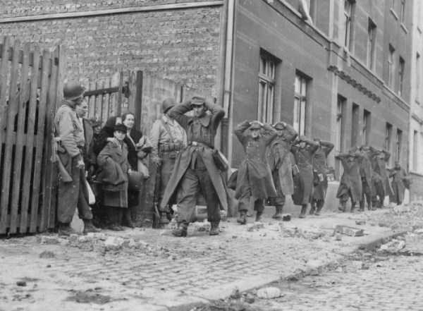 Prisoners Of War In World War II (35 photos)