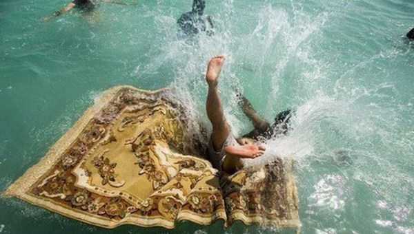 Russians Are Obsessed With Carpets (32 photos)