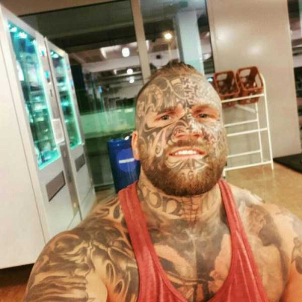 Creepy People Who Deliberately Ruined Their Bodies (36 photos)