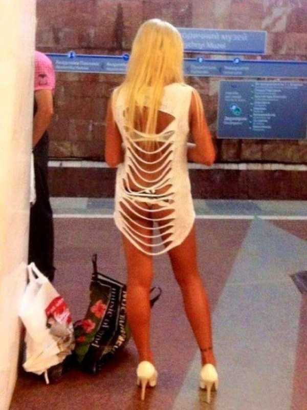 Girls In Public Transport (65 photos)