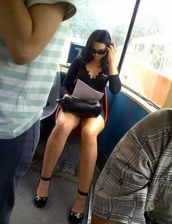 Girls In Public Transport (65 photos)