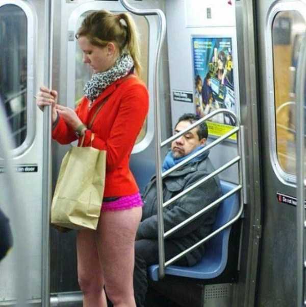 Girls In Public Transport (65 photos)