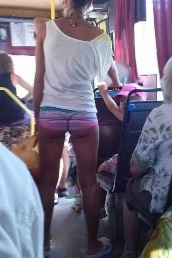 Girls In Public Transport (65 photos)