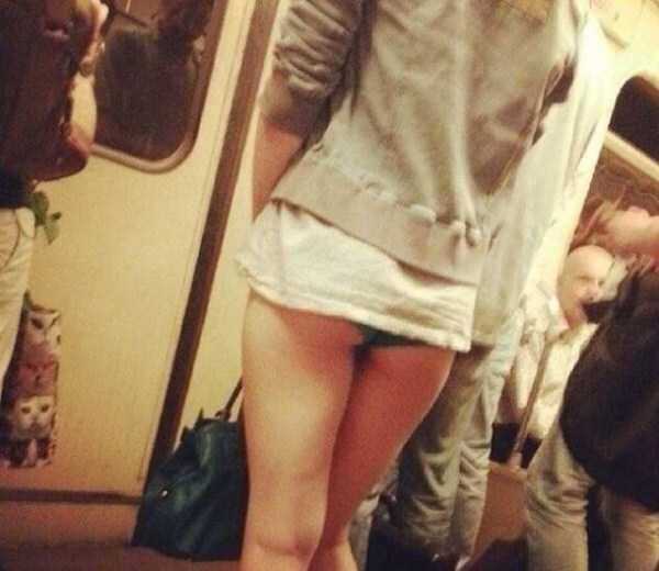 Girls In Public Transport (65 photos)