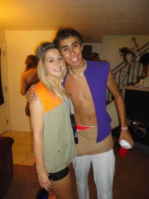 Pay Attention To The Background (46 photos)