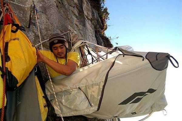 climbers hanging tents 15
