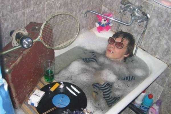 People Caught Acting Strange (39 photos)