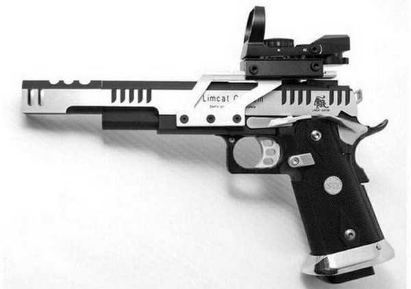 31 Badass Custom Handguns (31 photos)