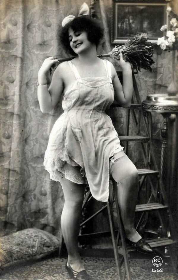 Playful Maids Of The 1920s (32 photos)