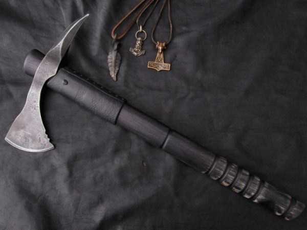 Custom Made Anti Zombie Weapons (32 photos)