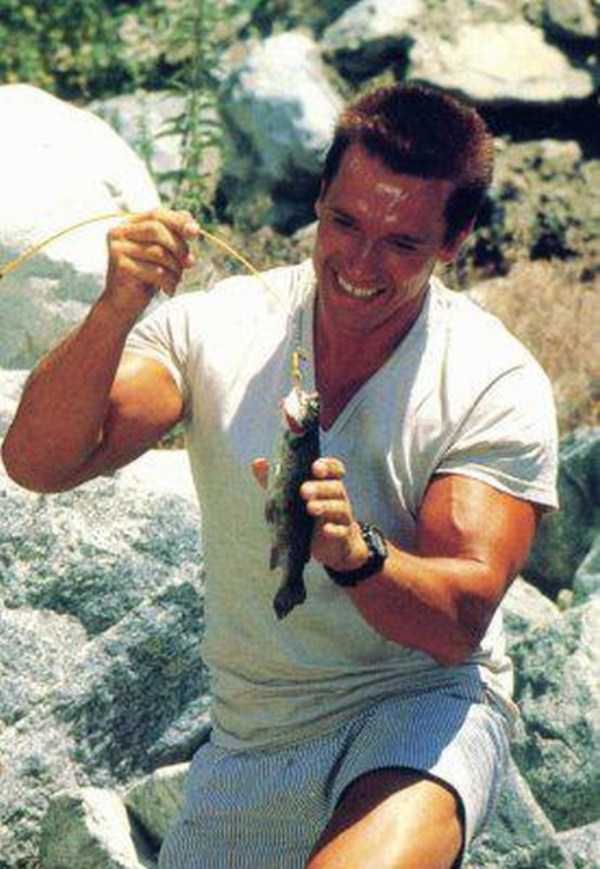 Behind The Scenes Of Commando (18 photos)