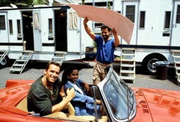 Behind The Scenes Of Commando (18 photos)